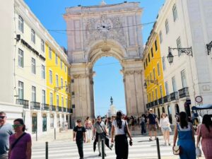 face deportation portugal
