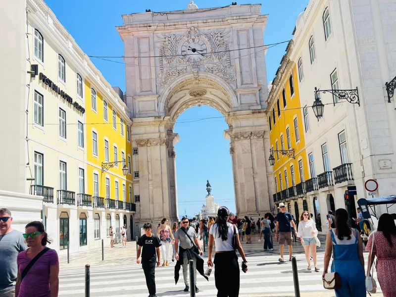 face deportation portugal
