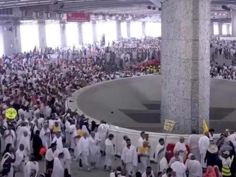 Throwing stones shaitan