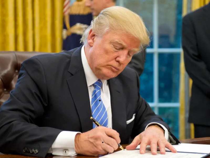 Trump bans travel to US from 12 countries