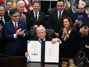 trump signs end us shutdown