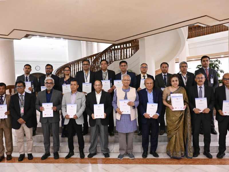 professor muhammad yunus government service meeting