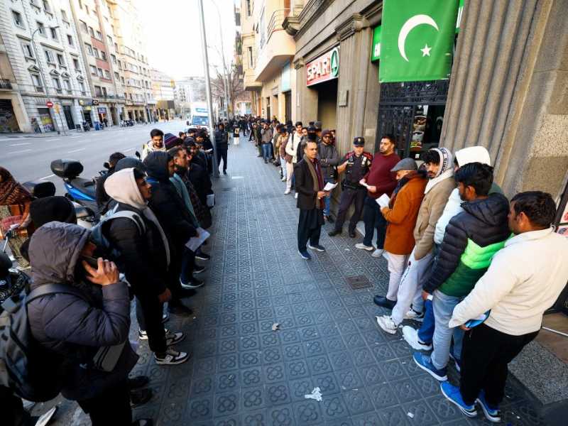 স্পেনে ৫ লাখের বেশি অনিয়মিত অভিবাসীকে বৈধতার সিদ্ধান্ত, স্বস্তিতে দক্ষিণ এশীয়রা