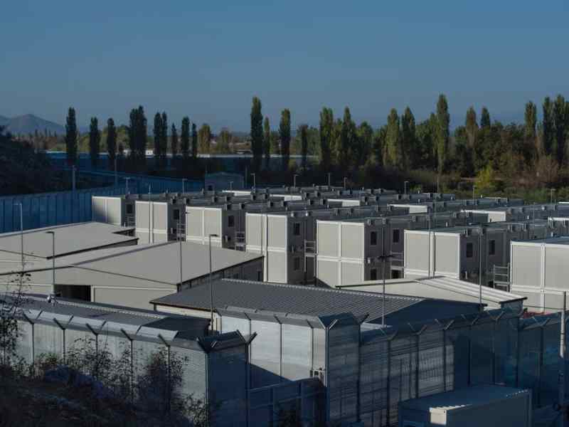 Immigration centers outside the EU