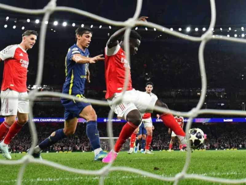 Bukayo Saka scoring goal for Arsenal in Champions League semifinal