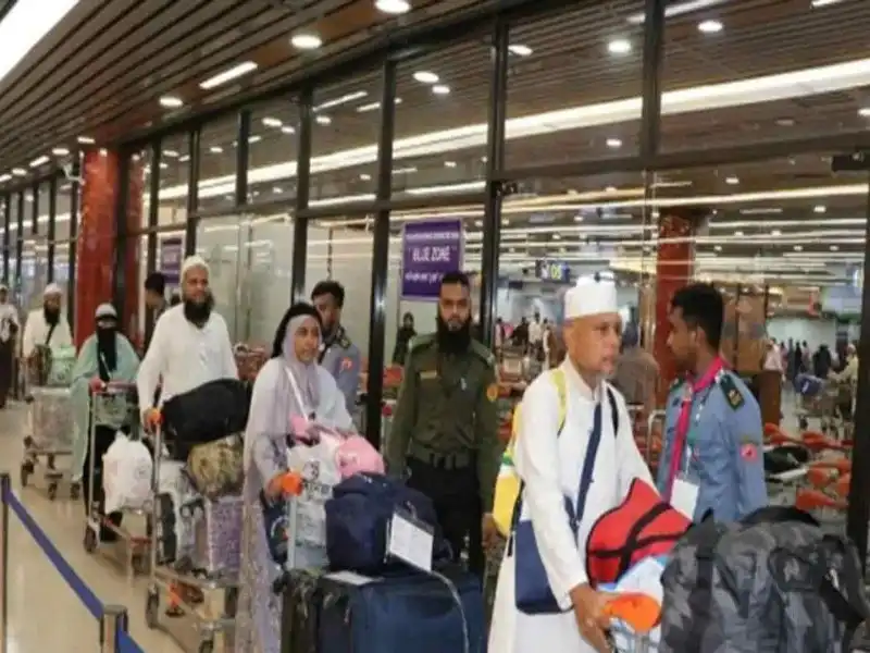 first-hajj-return-flight-dhaka-2026