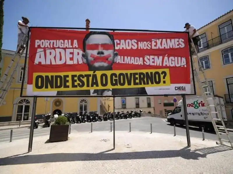 lisbon-police-seize-chega-political-billboard