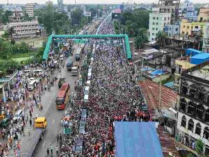 আট দফা দাবিতে রংপুর অভিমুখে ১১ দলের লংমার্চ শুরু