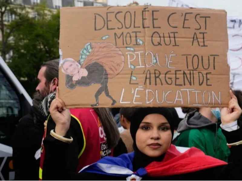france student protest macron meeting